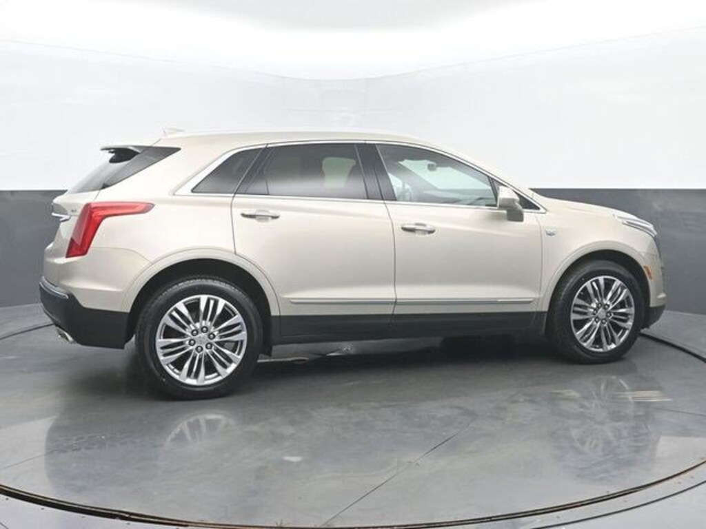 Used 2017 CADILLAC XT5 Premium Luxury FWD SUV