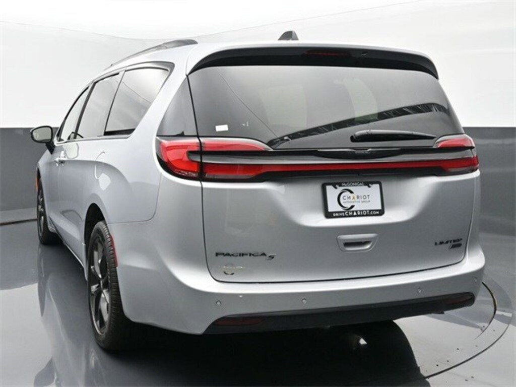 Used 2023 Chrysler Pacifica Limited Van Passenger Van