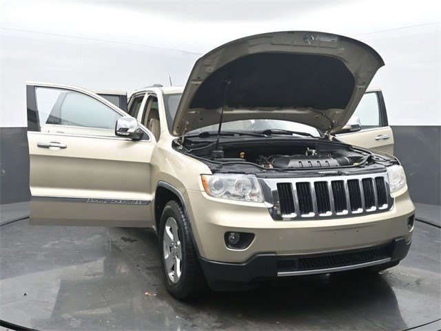 2011 Jeep Grand Cherokee Limited's photo
