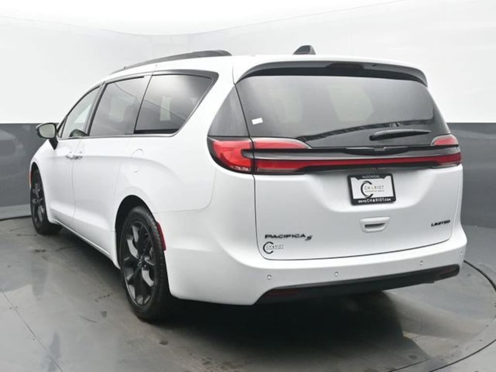 Used 2025 Chrysler Pacifica Limited Van Passenger Van