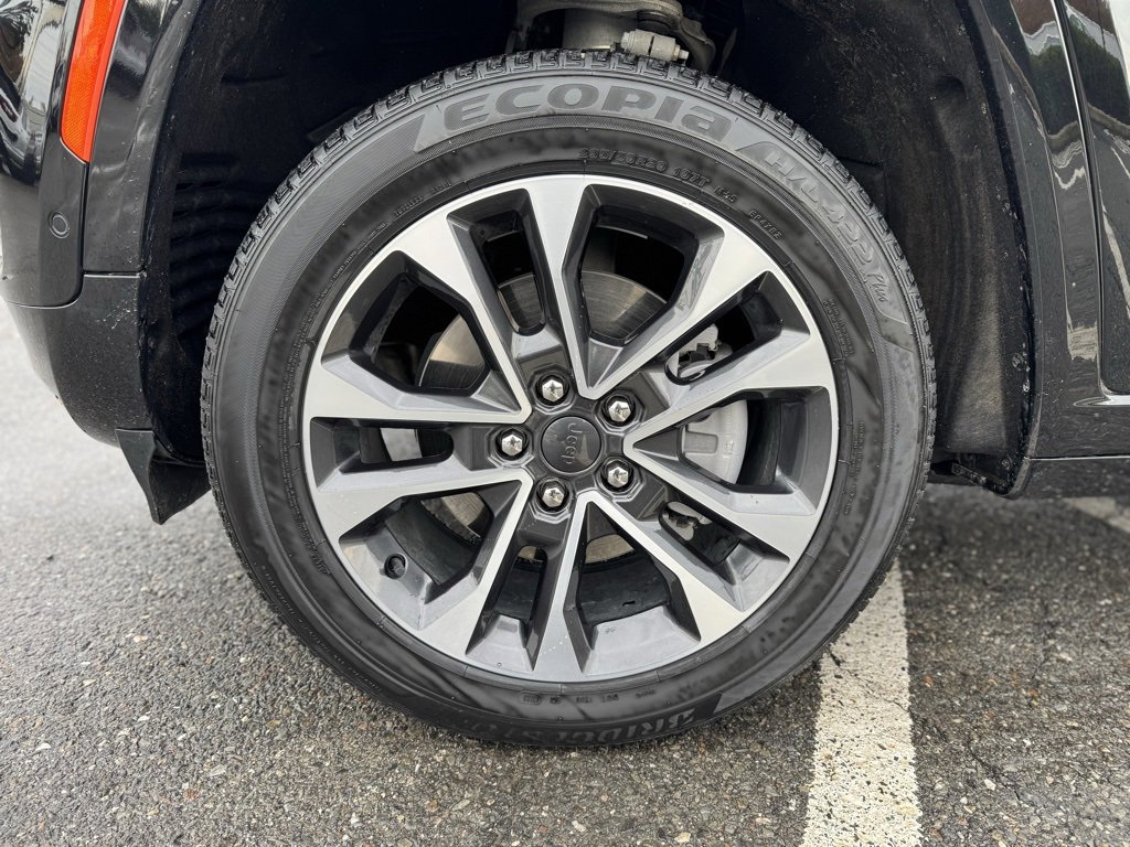 2023 Jeep Grand Cherokee Overland photo 3