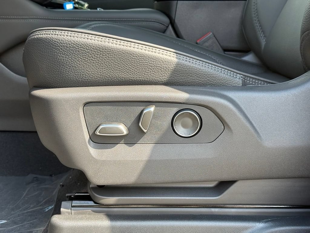 2026 GMC Yukon Denali - Photo 12