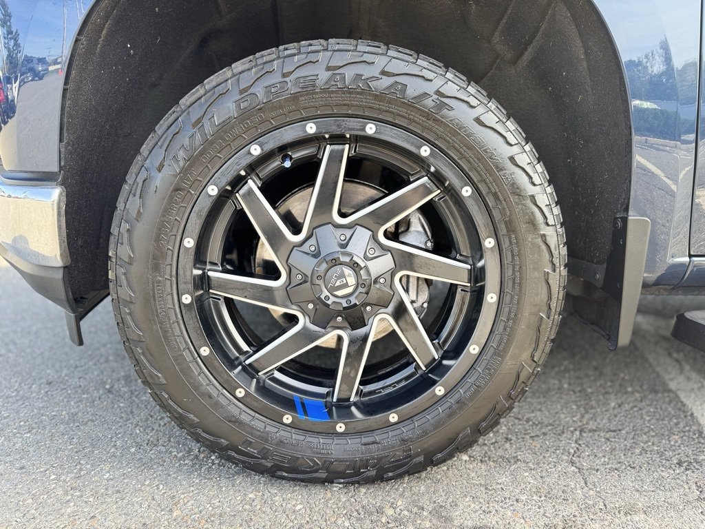2021 Chevrolet Silverado 1500 LT photo 3