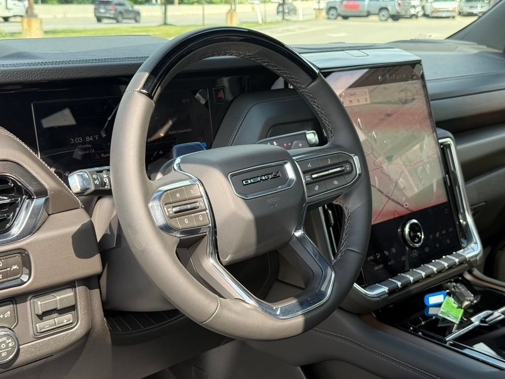 2026 GMC Yukon Denali - Photo 10