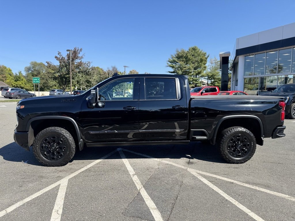 2024 Chevrolet Silverado 3500HD High Country photo 2