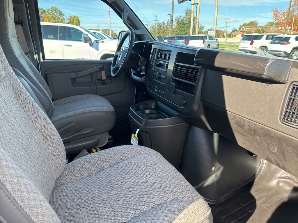 2025 GMC Savana Cargo Work Van - Photo 10