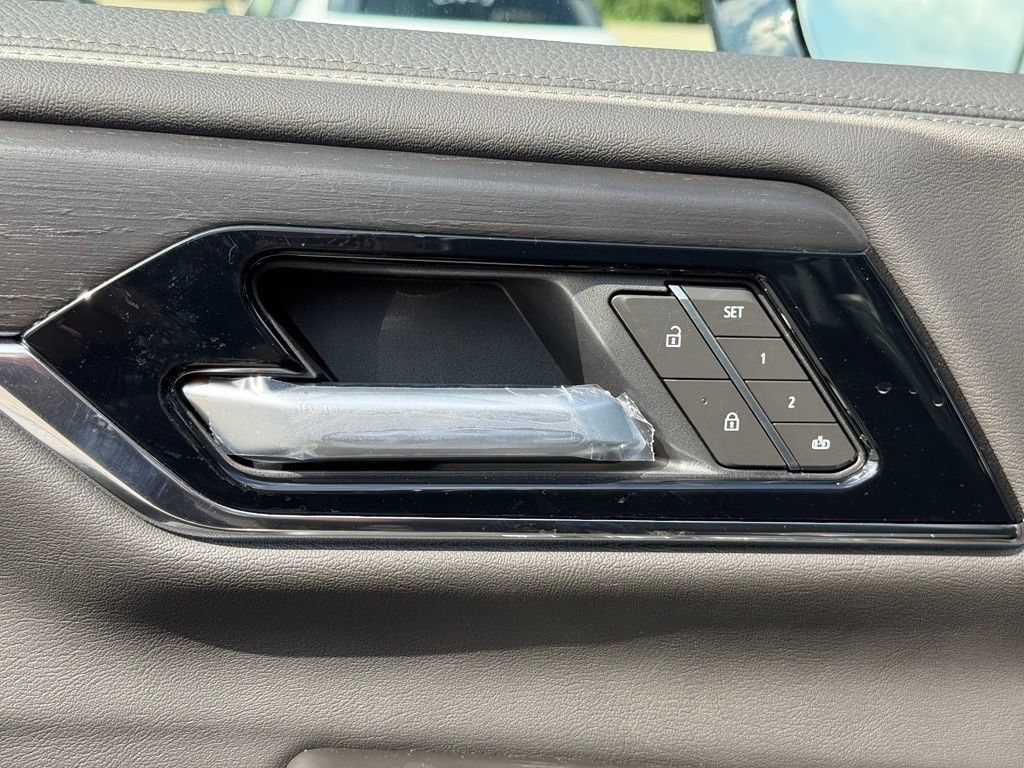 2026 GMC Yukon Denali - Photo 13