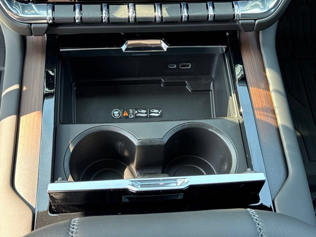 2026 GMC Yukon XL Denali - Photo 18
