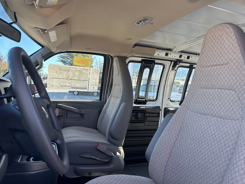 2025 GMC Savana Cargo Work Van - Photo 16