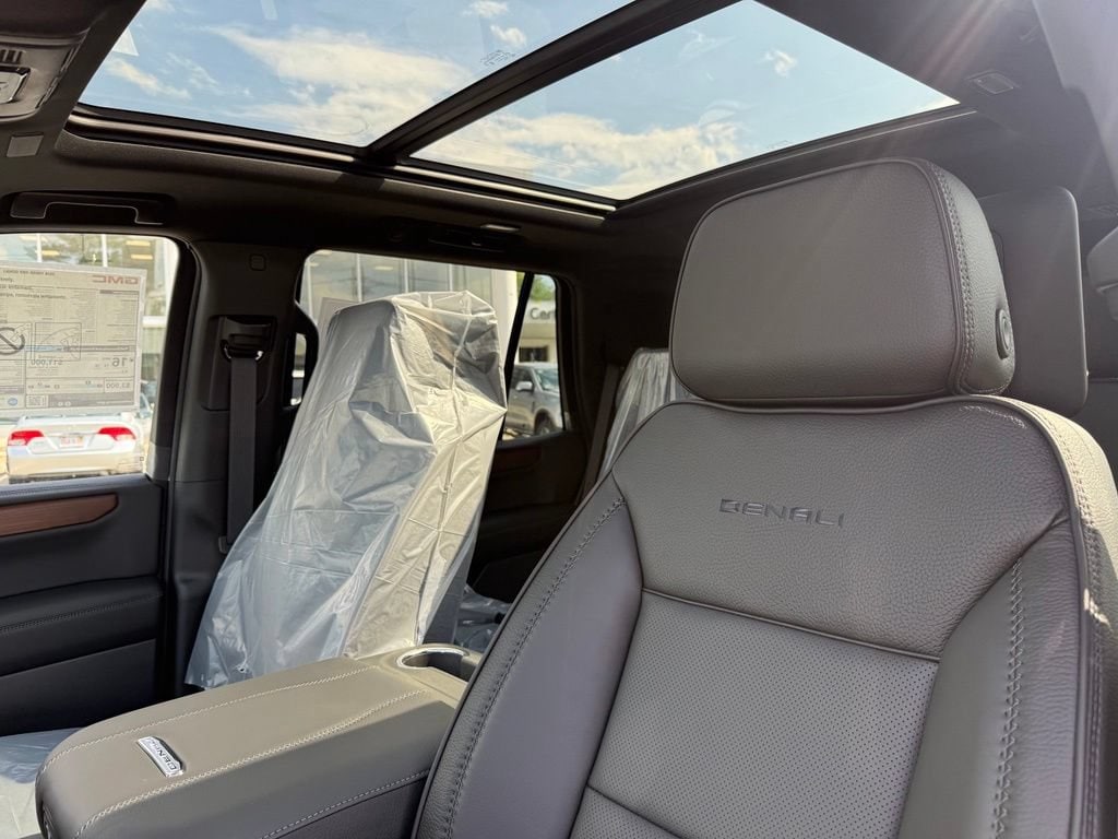 2026 GMC Yukon Denali - Photo 11
