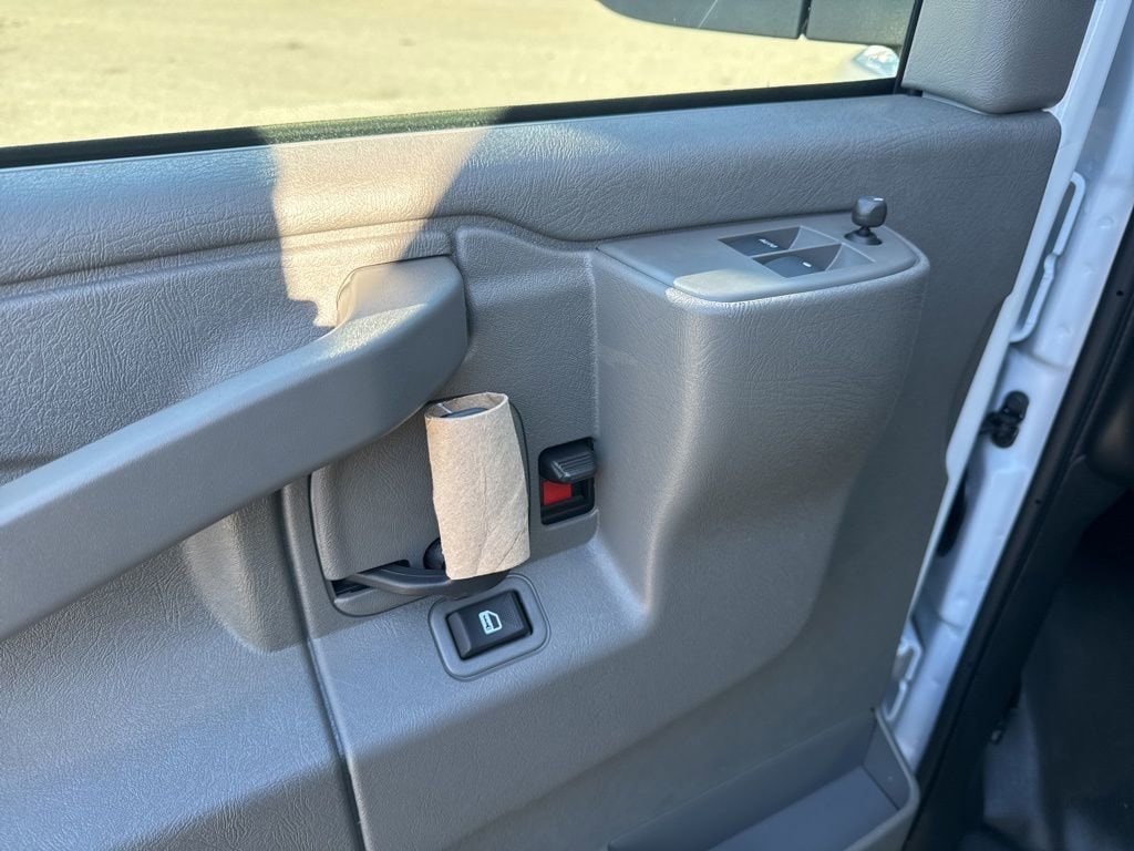 2025 GMC Savana Cargo Work Van - Photo 20