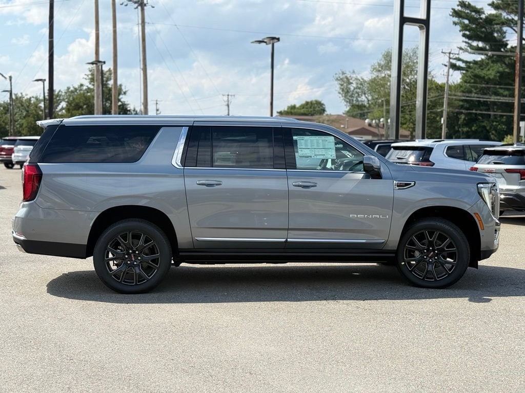 2026 GMC Yukon XL Denali - Photo 7