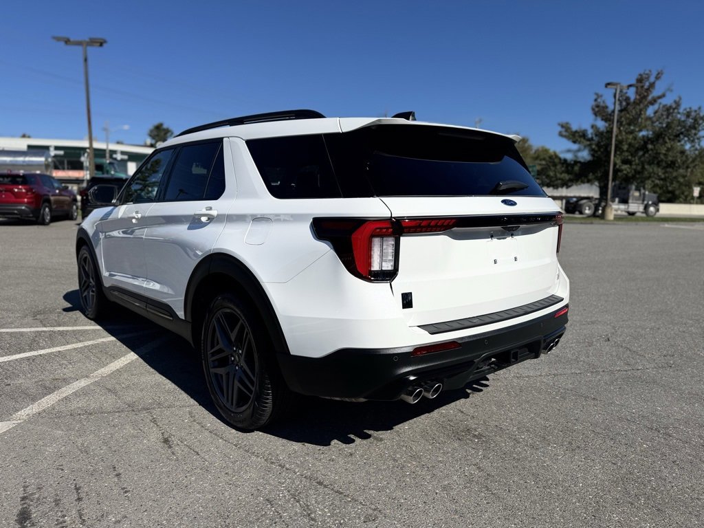 2025 Ford Explorer ST photo 3