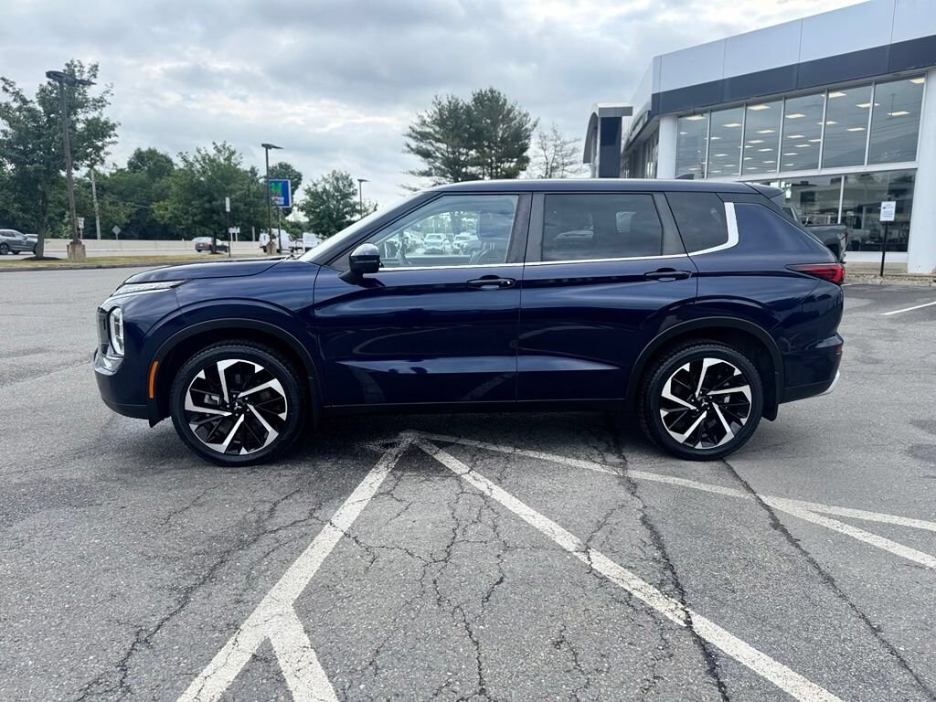 Used 2023 Mitsubishi Outlander SE