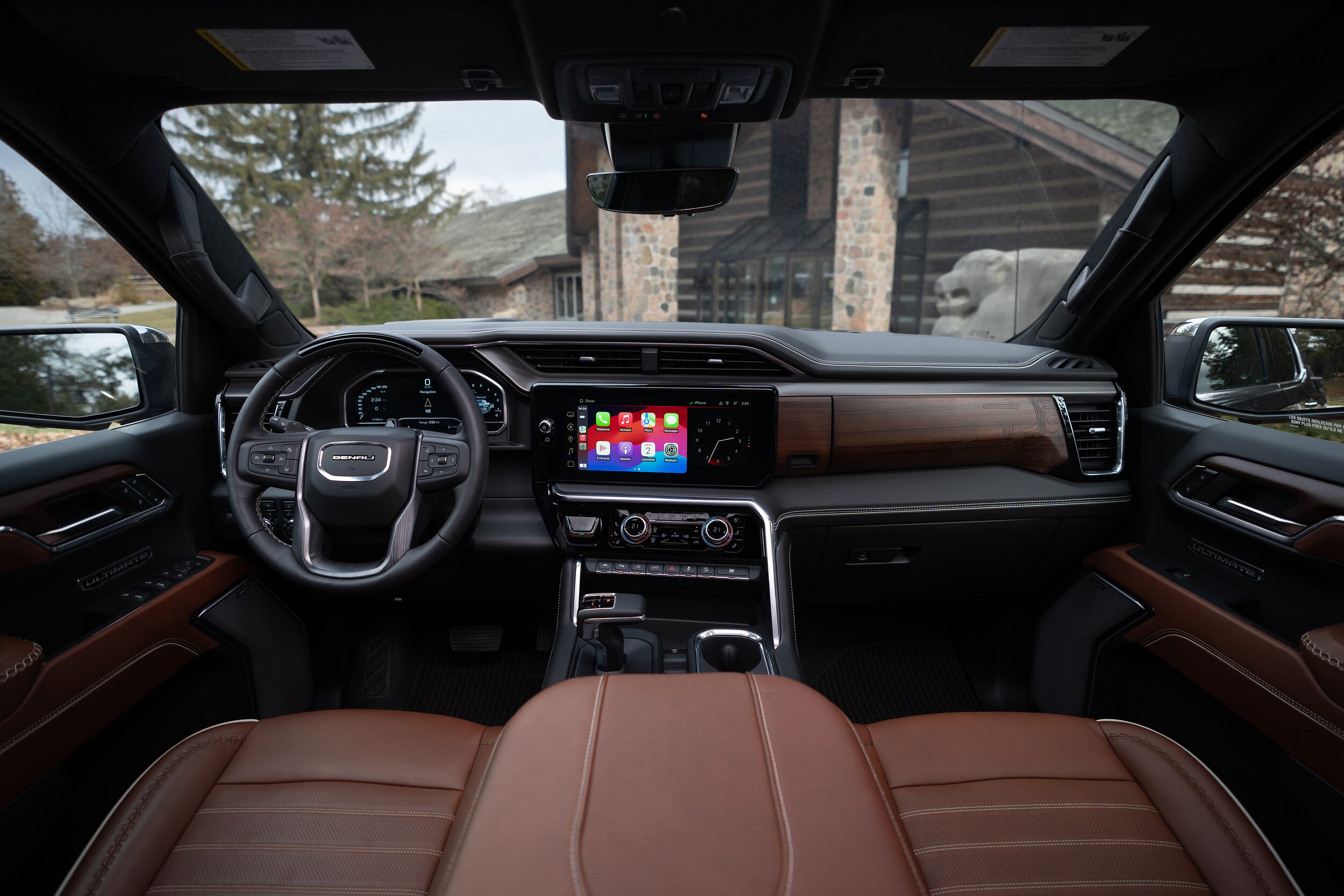GMC Sierra 1500 interior and technology