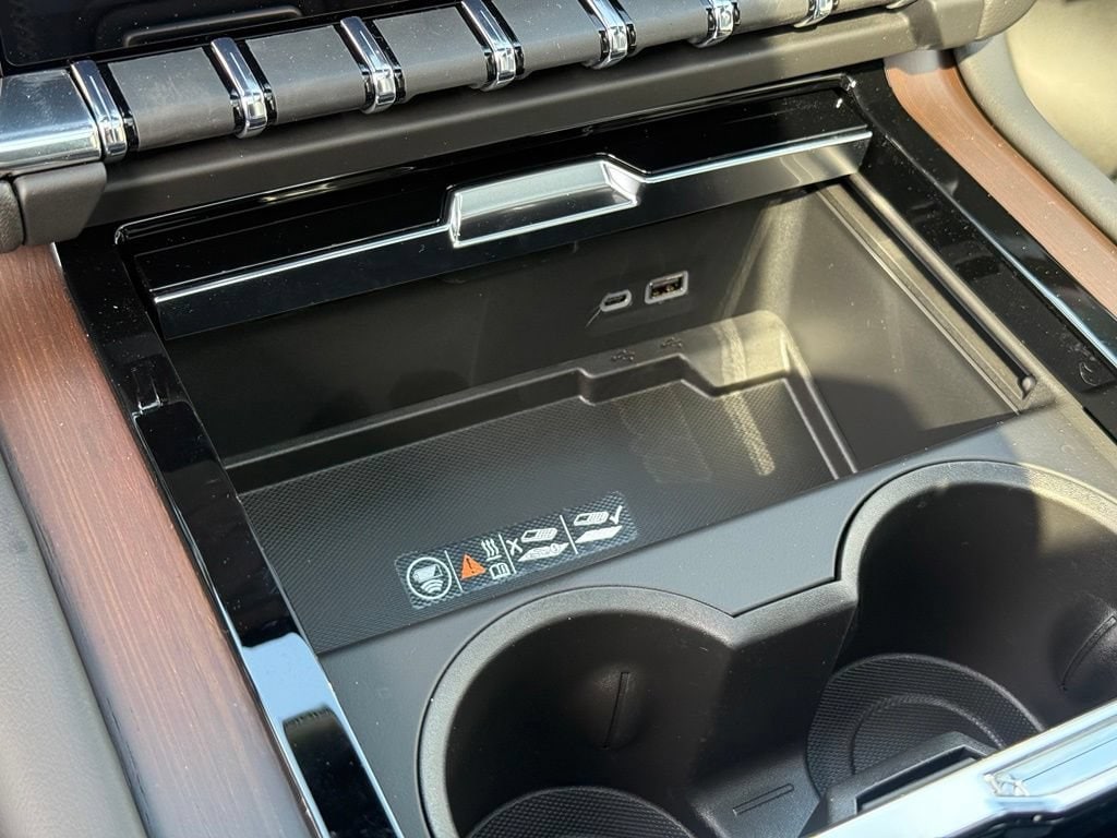 2026 GMC Yukon XL Denali - Photo 18