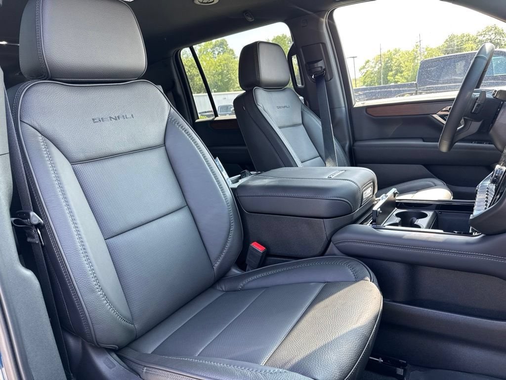 2026 GMC Yukon XL Denali - Photo 12