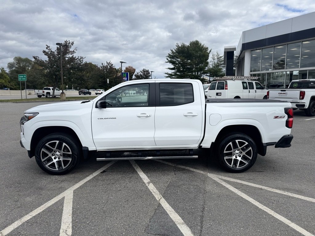2023 Chevrolet Colorado Z71 photo 2