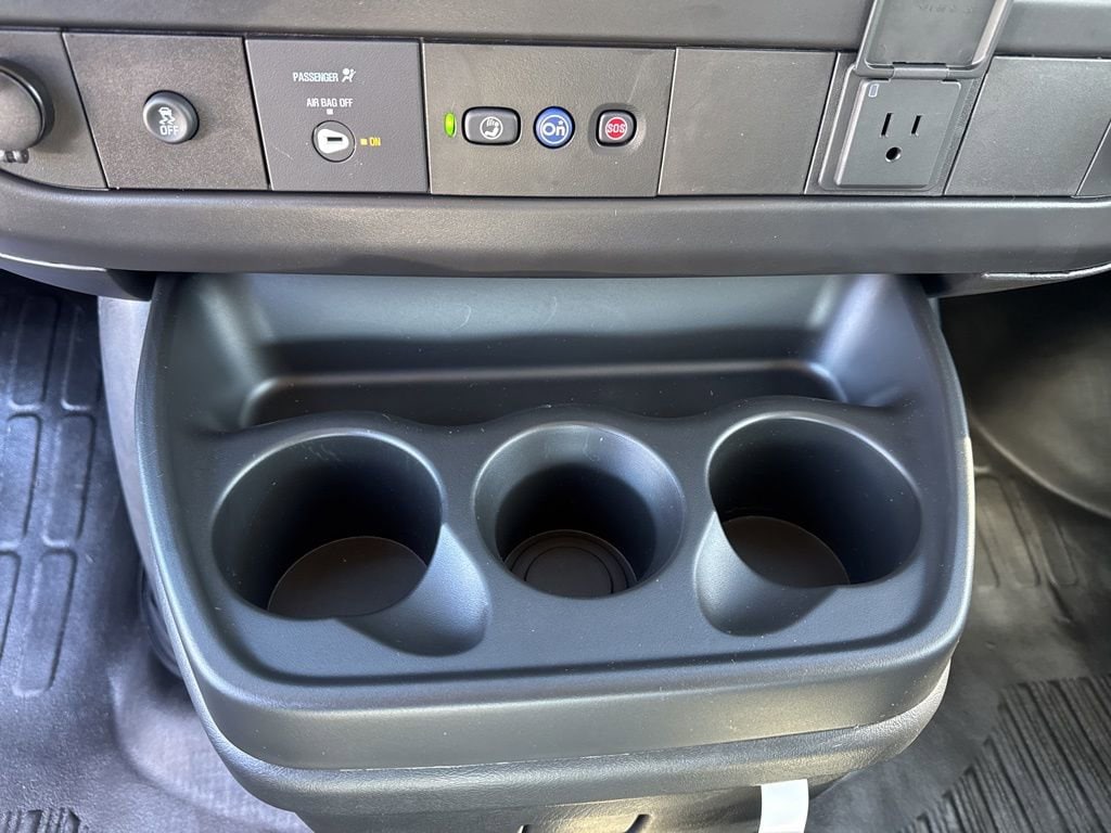 2025 GMC Savana Cargo Work Van - Photo 17
