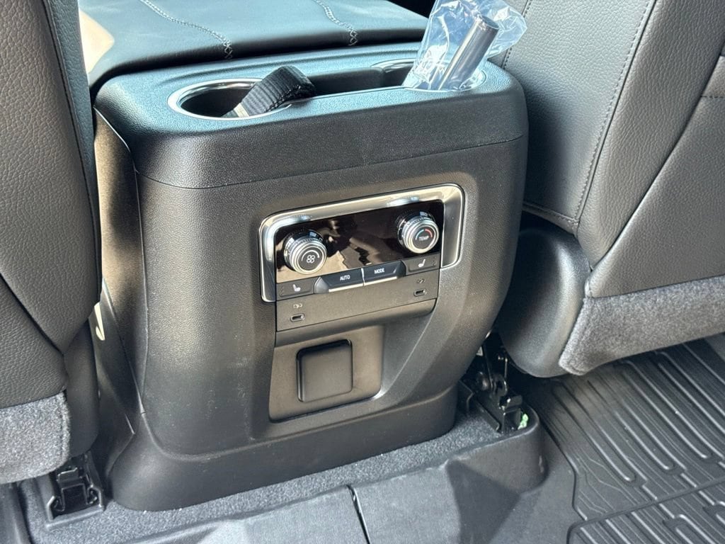 2026 GMC Yukon XL Denali - Photo 25