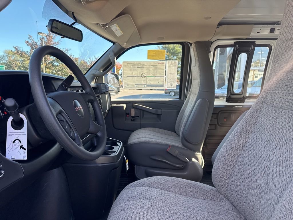 2025 GMC Savana Cargo Work Van - Photo 15