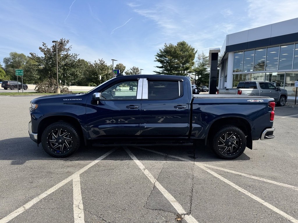 2021 Chevrolet Silverado 1500 LT photo 2