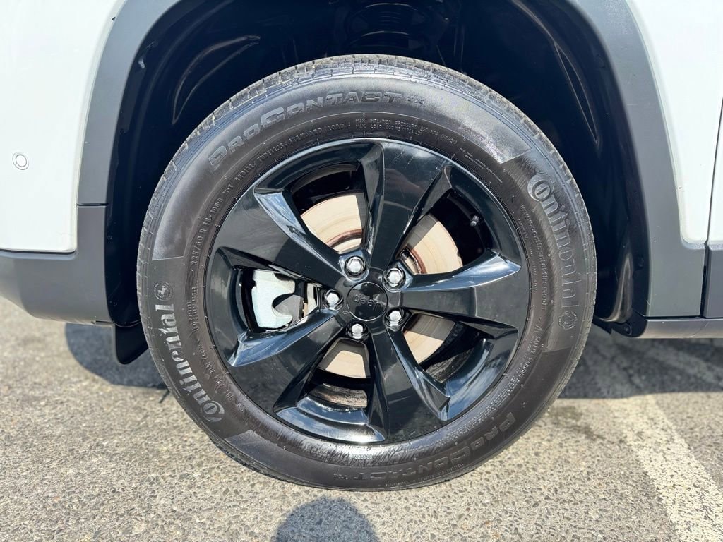 Used 2023 Jeep Cherokee Altitude Lux