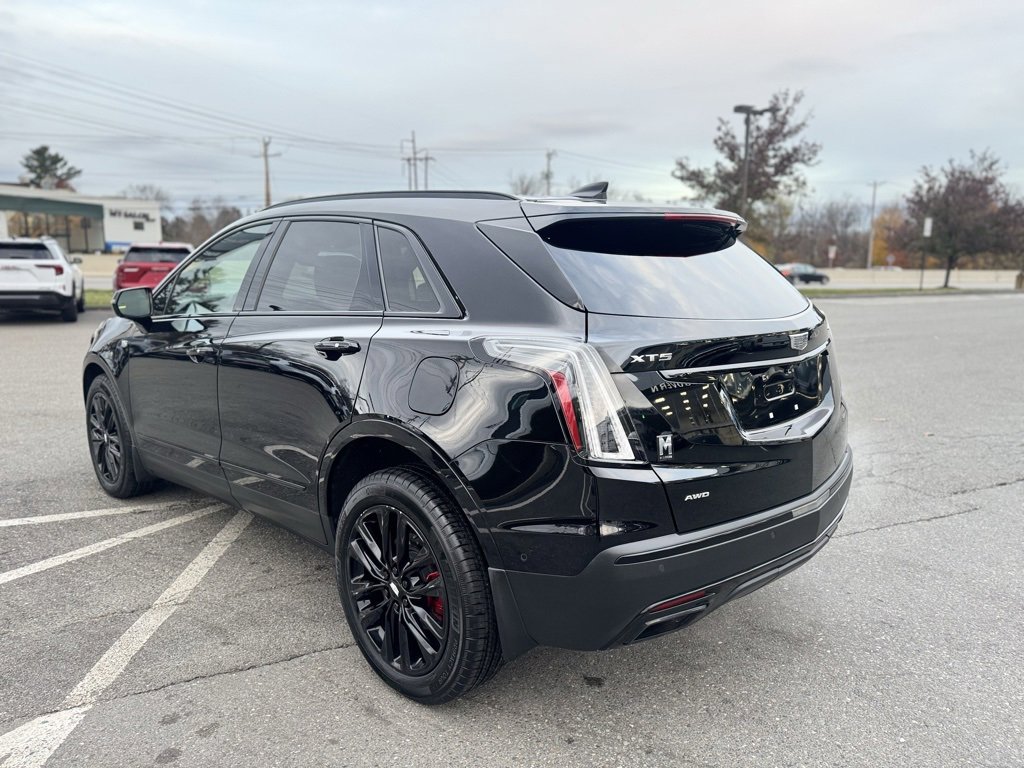 2022 Cadillac XT5 Sport photo 2