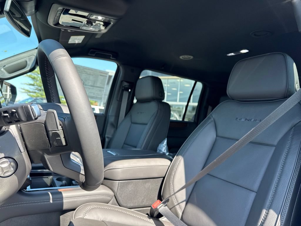 2026 GMC Yukon XL Denali - Photo 17