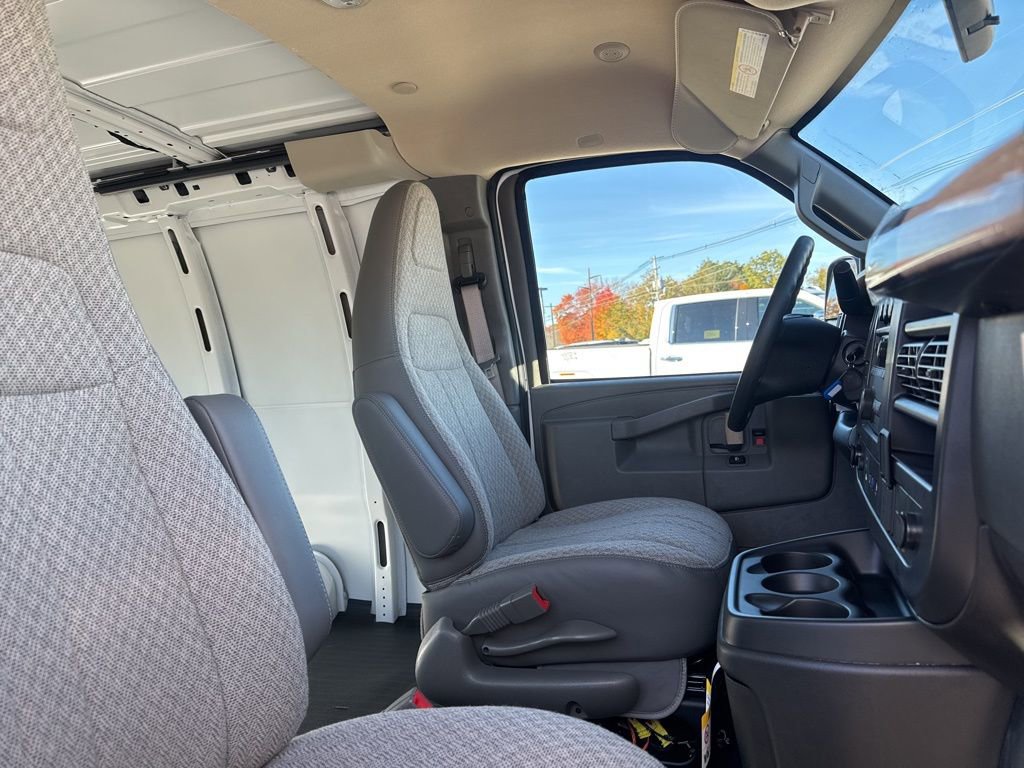 2025 GMC Savana Cargo Work Van - Photo 11