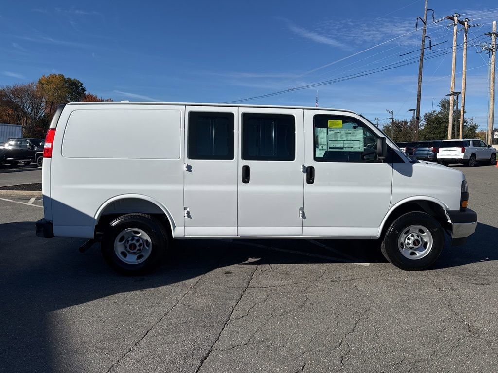 2025 GMC Savana Cargo Work Van - Photo 7