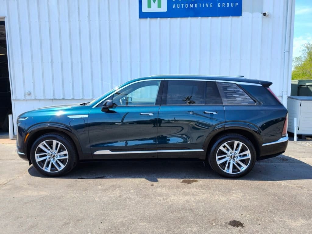 Used 2026 CADILLAC VISTIQ Luxury SUV