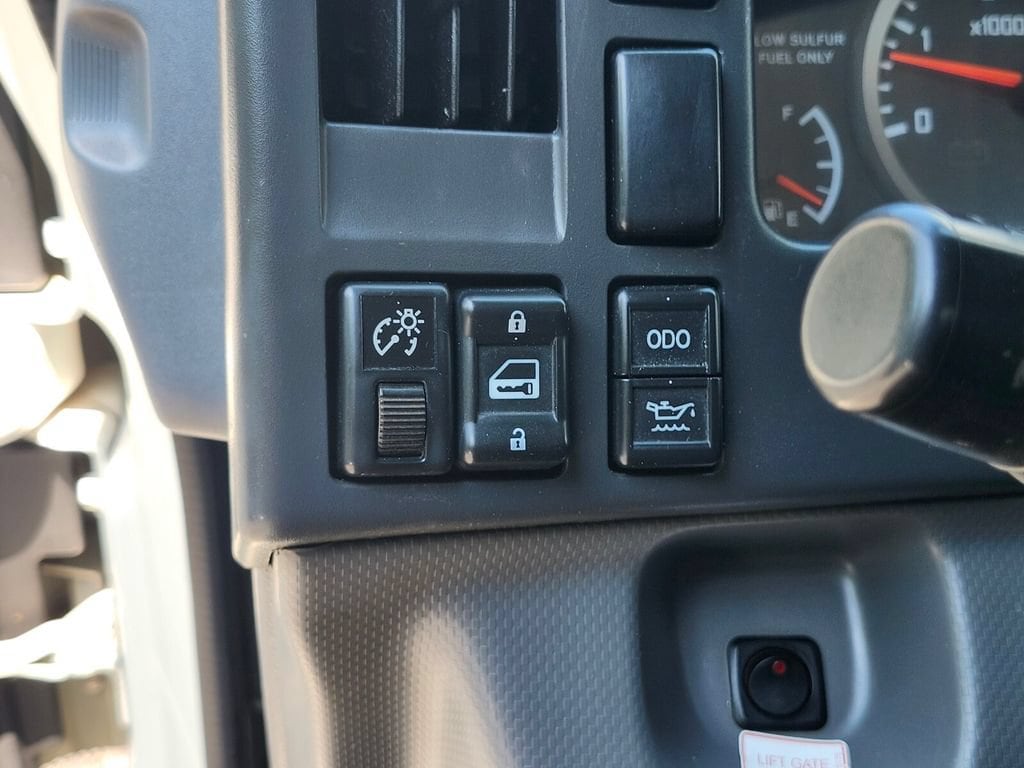 2017 Isuzu NPR HD - Photo 13