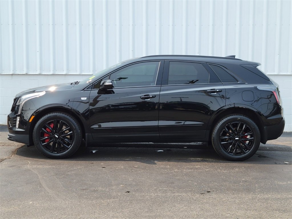 2022 Cadillac XT5 Sport photo 2