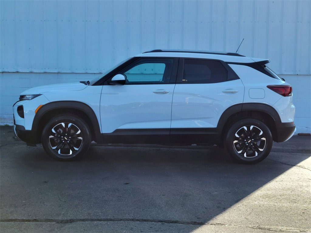 2022 Chevrolet Trailblazer LT photo 2
