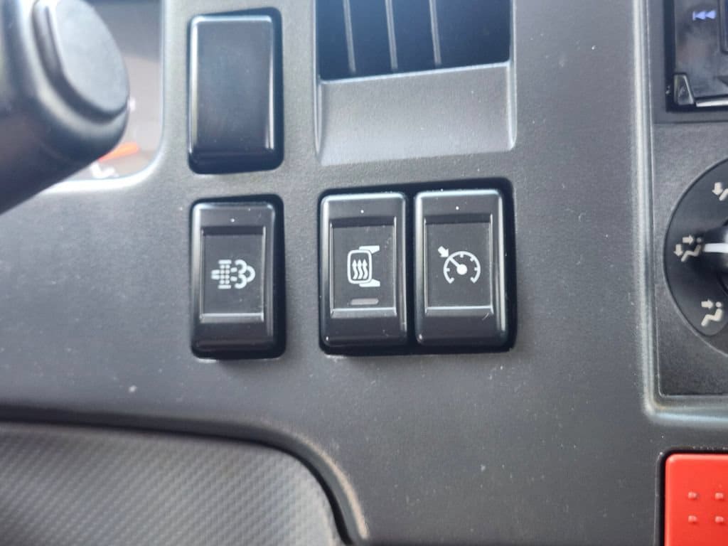 2017 Isuzu NPR HD - Photo 15