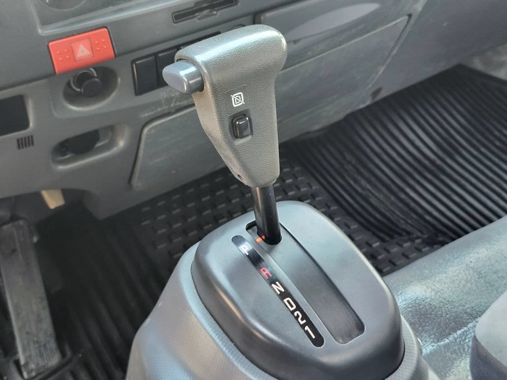 2017 Isuzu NPR HD - Photo 16