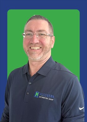 Staff member Derek Izzo from ID_25f7f5