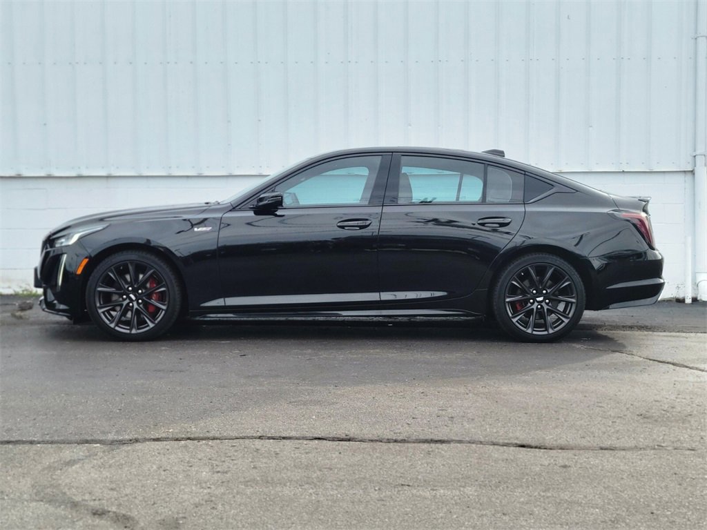 2022 Cadillac CT5 V photo 2