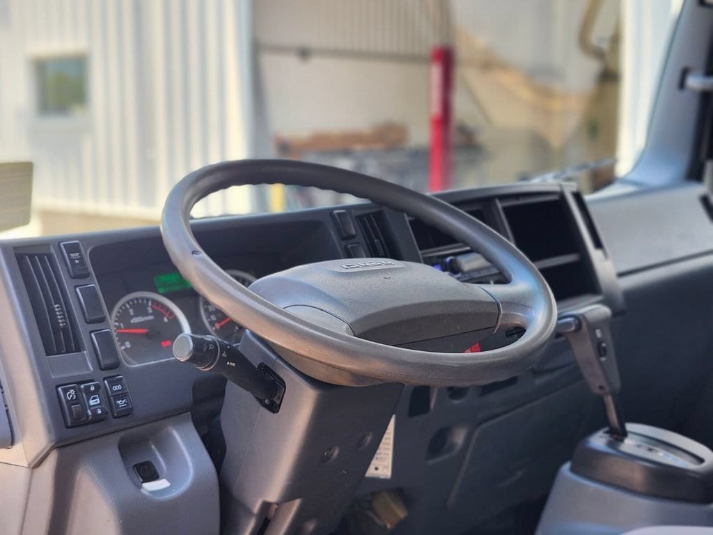 2017 Isuzu NPR HD - Photo 11