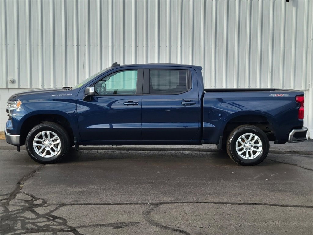 2022 Chevrolet Silverado 1500 LT photo 2