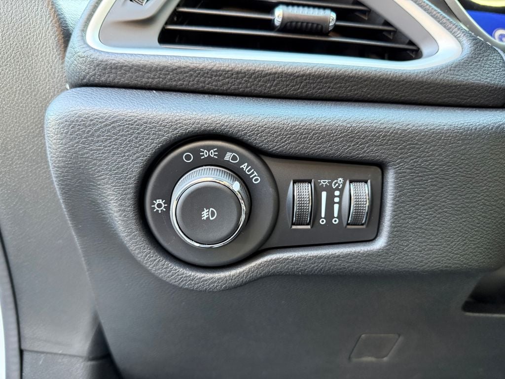 2026 Chrysler Pacifica Select - Photo 24