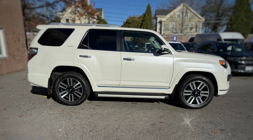 2020 Toyota 4Runner SR5 Premium photo 3