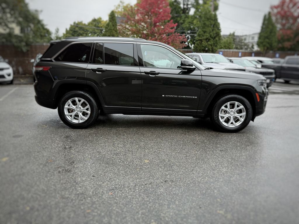 2023 Jeep Grand Cherokee Limited photo 3