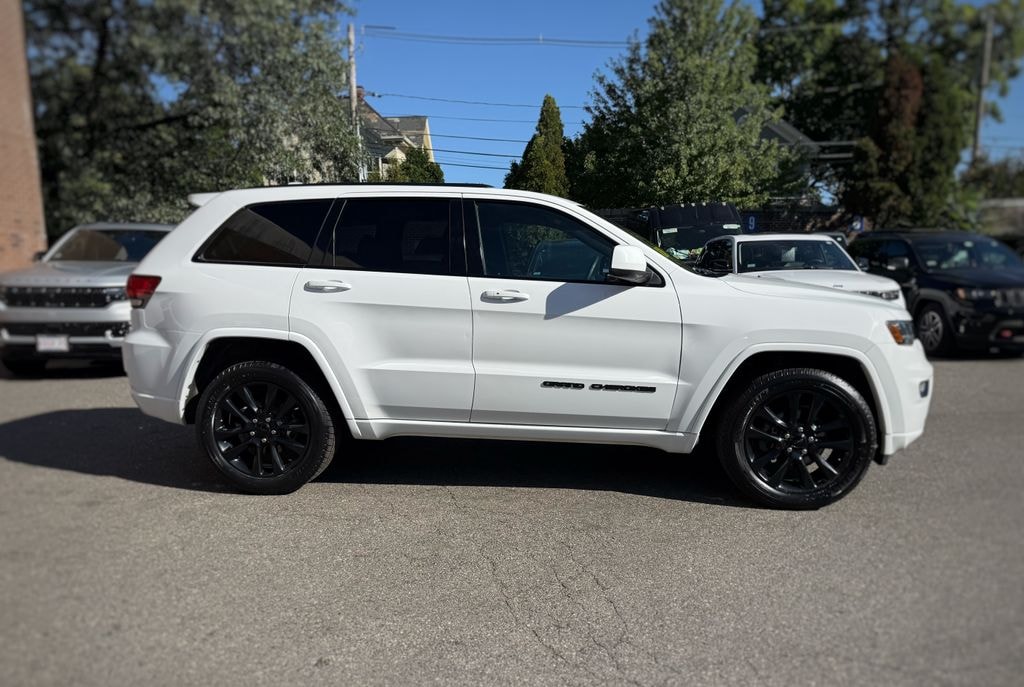 Used 2018 Jeep Grand Cherokee Altitude SUV