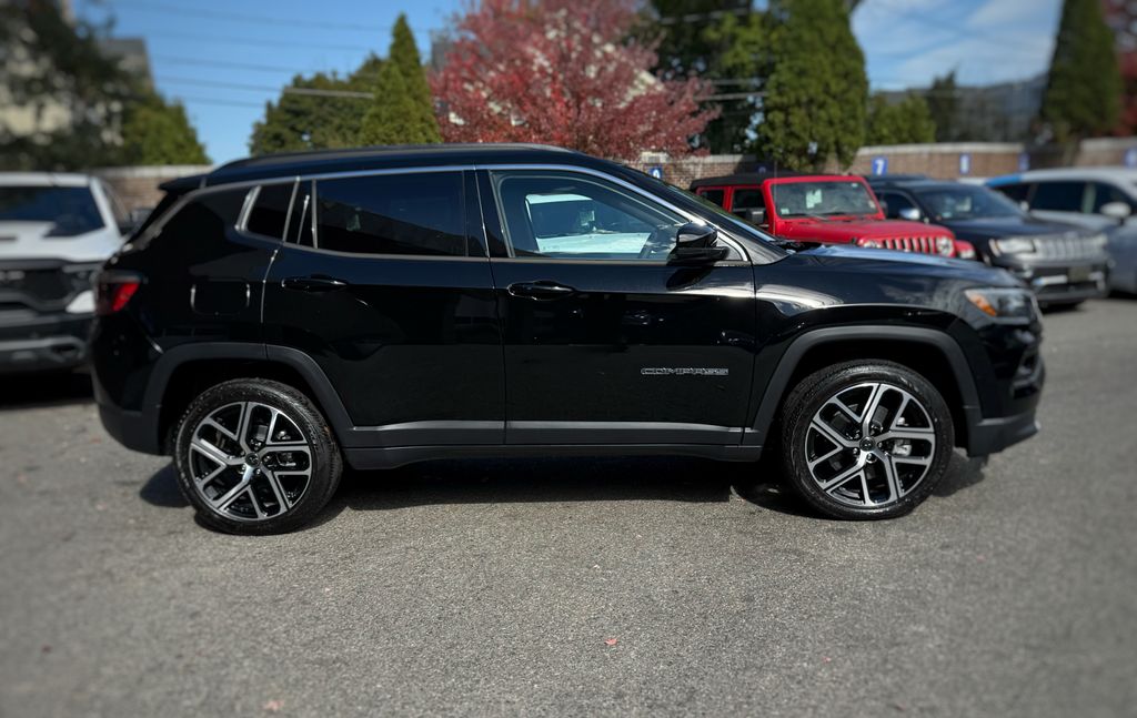 2025 Jeep Compass Limited photo 3