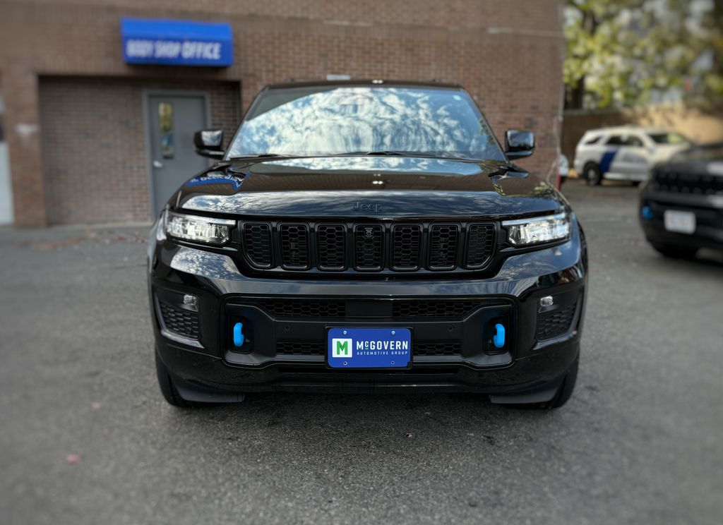 2025 Jeep Grand Cherokee 4xe Anniversary Edition photo 2