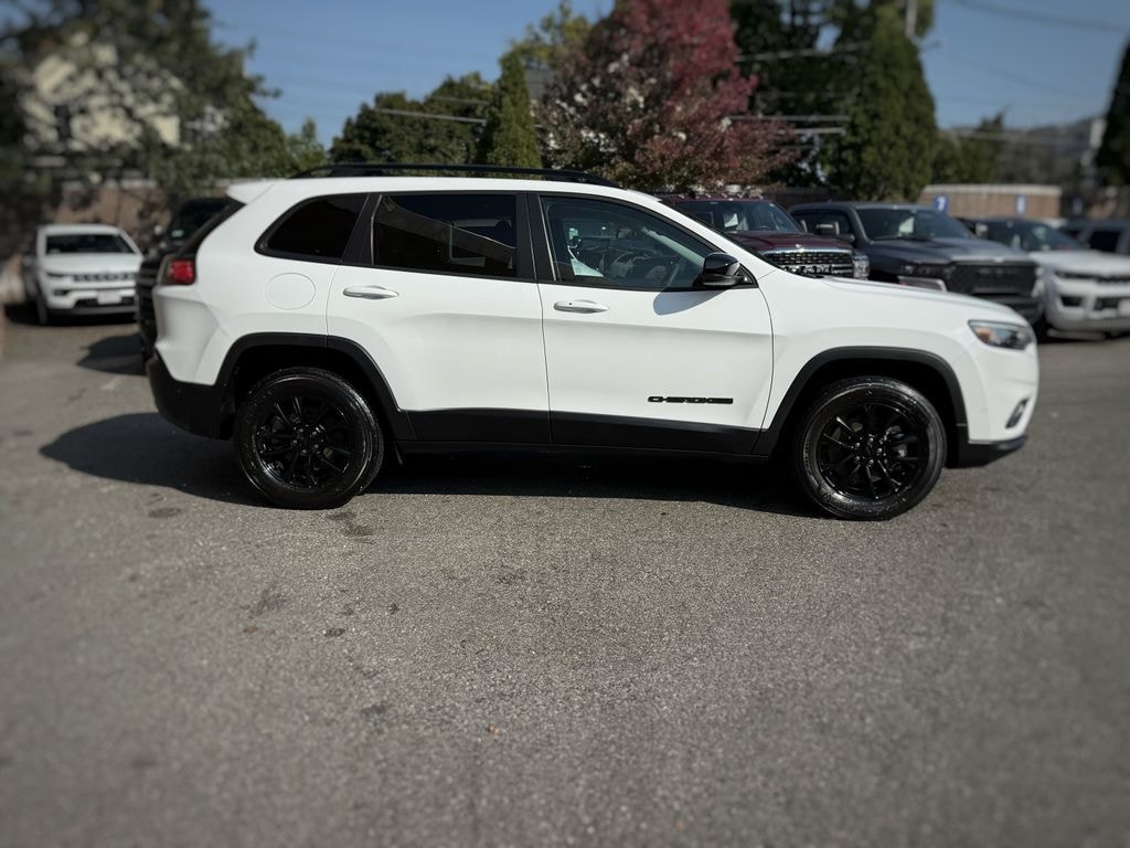 Used 2023 Jeep Cherokee Altitude SUV