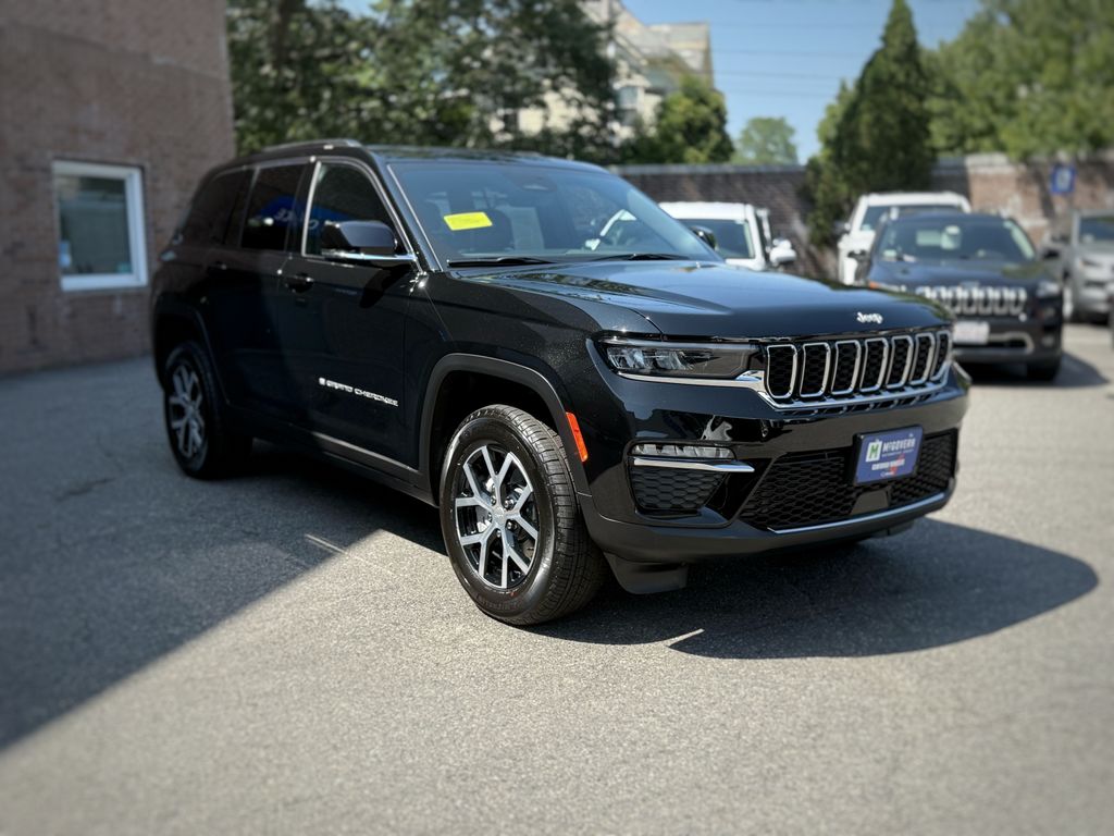 2025 Jeep Grand Cherokee Limited photo 3