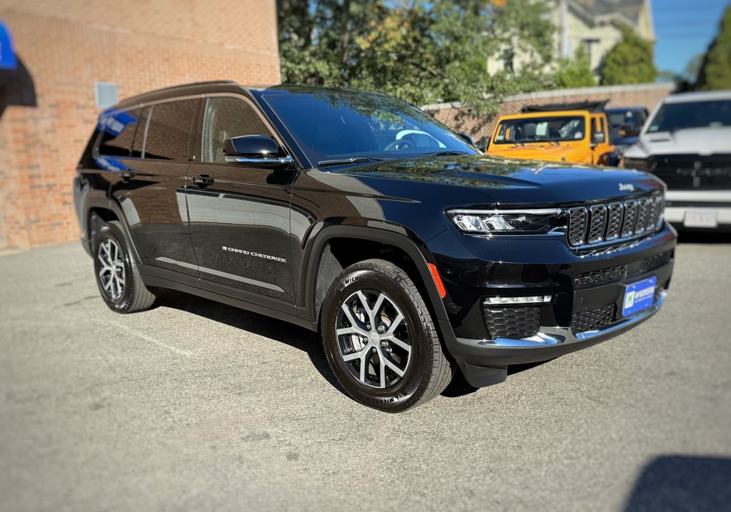 2025 Jeep Grand Cherokee Limited photo 3